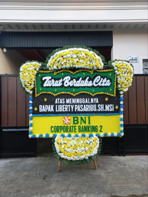 Papan Bunga Duka di Pringgarata